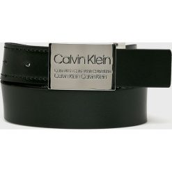 Calvin Klein - Pasek skórzany. Czarne paski męskie CALVIN KLEIN, bez wzorów, z materiału. W wyprzedaży za 179.90 zł.