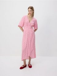 Sukienka z wiskozy - różowy. Czerwone sukienki damskie Reserved, l, bez wzorów, z tkaniny, bez kołnierzyka, bez ramiączek, midi. W wyprzedaży za 49.99 zł.