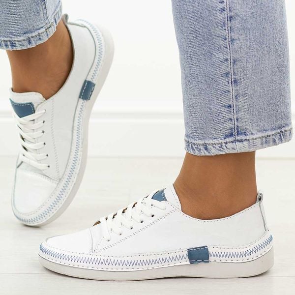 Biało nieb. skórzane półbuty damskie T.Sokolski 8260. Białe półbuty damskie Sokolski, bez wzorów, z jeansu, eleganckie, z okrągłym noskiem, bez obcasa, na płaskiej podeszwie. Za 299.00 zł.