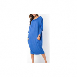 SUKIENKA NONE | LUŹNA KIMONO KOBALTOWA NIEBIESKA. Niebieskie sukienki damskie Meleksima, l, bez wzorów, z materiału, bez kołnierzyka, bez ramiączek, midi, oversize. Za 160.65 zł.