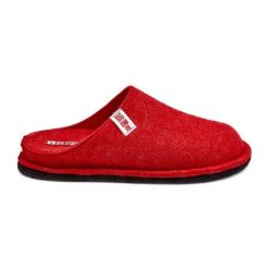 Klasyczne Damskie Papcie Big Star KK276012 Czerwone. Czerwone kapcie damskie z materiału. Za 229.32 zł.
