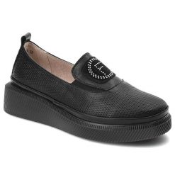 Czarne Półbuty Filippo Wygodne Buty Na Platformie. Czarne półbuty damskie Filippo, bez wzorów, ze skóry, bez obcasa, na platformie. Za 155.00 zł.