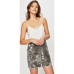 Haily's - Top. Białe topy damskie Haily's, l, bez wzorów, z tkaniny, bez kołnierzyka. W wyprzedaży za 39.90 zł.