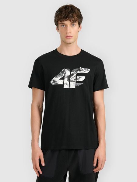 4F T-shirt regular z nadrukiem męski - czarny S. Czarne t-shirty męskie 4f, m, bez wzorów, z bawełny, bez kołnierzyka. Za 59.99 zł.