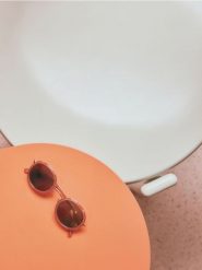 Okulary przeciwsłoneczne - brudny róż. Czerwone okulary przeciwsłoneczne dziecięce Reserved. Za 29.99 zł.