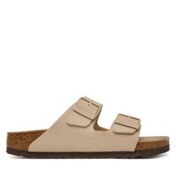 Klapki Birkenstock. Brązowe klapki damskie Birkenstock, bez wzorów, bez obcasa. Za 381.99 zł.