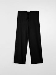 Spodnie dresowe wide leg - czarny. Czarne spodnie sportowe damskie Sinsay, l, z dresówki, na fitness i siłownię. Za 39.99 zł.