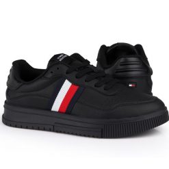 Męskie trampki sportowe Tommy Hilfiger SUPERCUP LEATHER STRIPES. Białe trampki i tenisówki męskie Tommy Hilfiger, bez wzorów, bez zapięcia. W wyprzedaży za 329.00 zł.