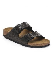 Birkenstock Klapki "Arizona" w kolorze czarnym rozmiar: 40. Czarne klapki damskie Birkenstock, bez wzorów, bez obcasa. Za 295.16 zł.
