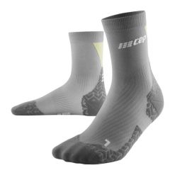 Skarpety kompresyjne sportowe męskie CEP Ultralight krótkie. Szare skarpetki męskie CEP, bez wzorów, z materiału. Za 74.00 zł.