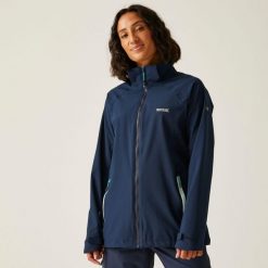 Kurtka turystyczna przeciwdeszczowa damska Bosfield wodoodporna. Niebieskie kurtki damskie Regatta, bez wzorów, z tkaniny, bez kaptura. Za 209.99 zł.