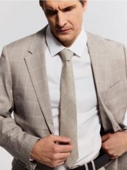 Wzorzysty krawat - beżowy. Brązowe krawaty i muchy męskie Reserved, bez wzorów. Za 59.99 zł.