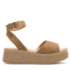 Sandały Lasocki. Brązowe sandały damskie Lasocki, bez wzorów, bez obcasa, na koturnie. Za 149.99 zł.