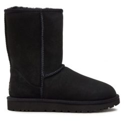Śniegowce Ugg. Czarne śniegowce damskie Ugg. Za 989.99 zł.