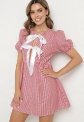 Czerwona Rozkloszowana Sukienka w Kratkę Vichy w Stylu Retro z Wiązaniem Telionea. Czerwone sukienki damskie Born2be, na co dzień, l, bez wzorów, klasyczne, bez kołnierzyka, bez ramiączek, mini, rozkloszowane. Za 79.99 zł.