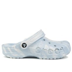 Klapki chodaki sportowe Crocs BAYA MARBLED CLOG. Niebieskie klapki i japonki męskie Crocs, z materiału. Za 169.00 zł.
