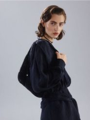 Torebka hobo ze strassem - czarny. Czarne torebki klasyczne damskie Reserved, bez wzorów, bez dodatków. Za 239.99 zł.