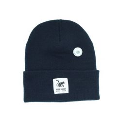 Czapka beanie unisex dla dorosłych z recyklingu – jeden rozmiar – (granatowa). Niebieskie czapki z daszkiem damskie SURF MONKEY, bez wzorów, z materiału. Za 119.95 zł.