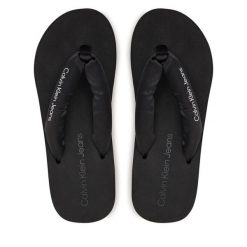 Japonki Calvin Klein Jeans. Czarne klapki damskie Calvin Klein Jeans, bez wzorów, z jeansu, bez obcasa. Za 189.99 zł.