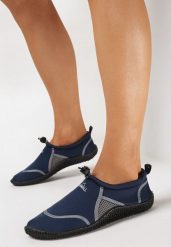 Granatowe Elastyczne Buty Sportowe do Wody Ralvie. Niebieskie buty sportowe na co dzień damskie Born2be, bez wzorów, z bawełny, trekkingowe. Za 39.99 zł.