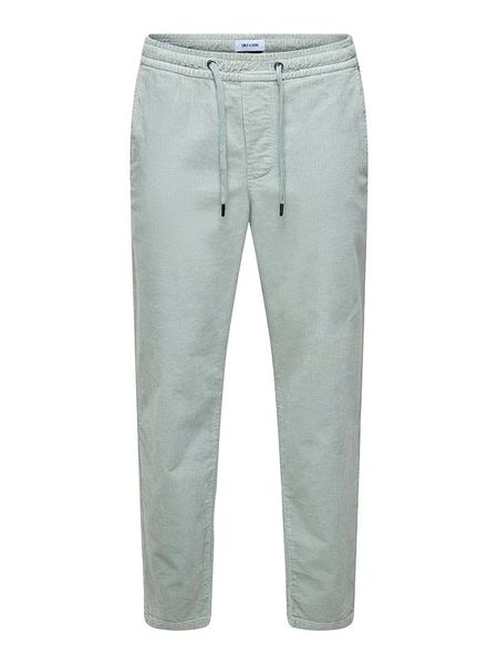 ONLY & SONS Spodnie sztruksowe "Linus" w kolorze błękitnym rozmiar: M. Niebieskie spodnie materiałowe męskie Only & Sons, bez wzorów, ze sztruksu. Za 165.71 zł.