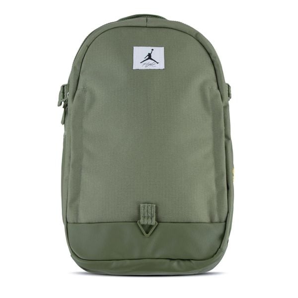 Plecak szkolny sportowy Nike JORDAN. Zielone plecaki damskie Nike, bez wzorów, z materiału, biznesowe. Za 349.00 zł.