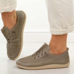 Szare skórzane półbuty damskie barefoot M.Daszyński Ol38-7. Szare półbuty damskie M.Daszyński, bez wzorów, z jeansu, klasyczne, bez obcasa, na płaskiej podeszwie. W wyprzedaży za 206.10 zł.