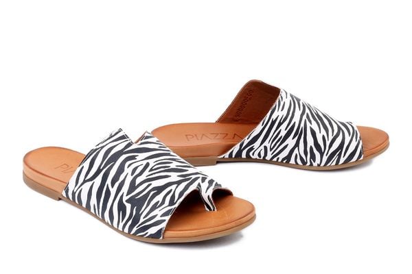 PIAZZA 900000-00 multi, klapki damskie. Białe klapki damskie Piazza, bez wzorów, ze skóry, bez obcasa, na obcasie. Za 269.90 zł.