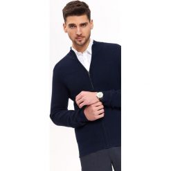 SWETER ROZPINANY ZE STÓJKĄ. Niebieskie kardigany męskie TOP SECRET, na lato, l, bez wzorów, z dzianiny, klasyczne, bez kołnierzyka. Za 99.99 zł.