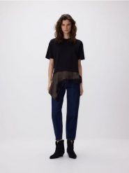 Asymetryczny t-shirt - ciemnobrązowy. Brązowe t-shirty damskie Reserved, l, bez wzorów, z bawełny, z asymetrycznym kołnierzem. Za 89.99 zł.