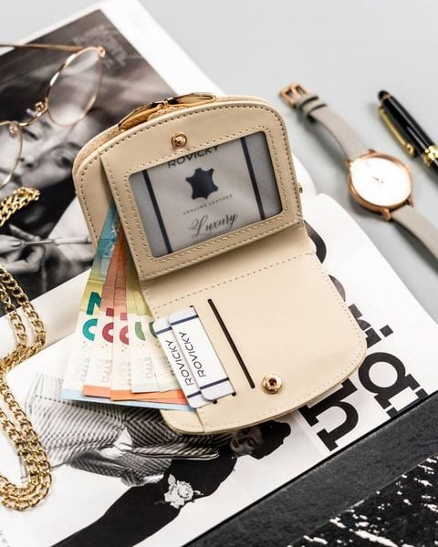 Portfel damski Milano Design SF-1830-JM beżowy. Brązowe portfele damskie MILANO DESIGN, bez wzorów, ze skóry ekologicznej. Za 40.00 zł.