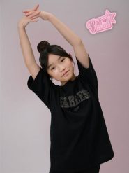 4F T-shirt loose z nadrukiem dziewczęcy - czarny 158/164 (12-14 lat). Czarne koszulki dziewczęce 4f, z aplikacjami, z dzianiny, bez ramiączek. Za 59.99 zł.