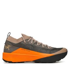Buty do biegania Arc'teryx. Brązowe obuwie do biegania damskie Arc'teryx. Za 609.99 zł.