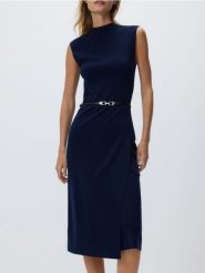 Sukienka z paskiem - granatowy. Niebieskie sukienki damskie Reserved, na co dzień, l, bez wzorów, z dzianiny, bez kołnierzyka, bez ramiączek, proste. Za 179.99 zł.