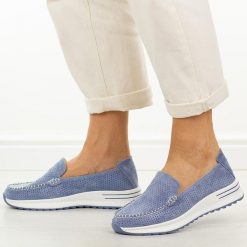 Granatowe ażurowe skórzane mokasyny damskie Jezzi 9793. Niebieskie mokasyny damskie Jezzi, z jeansu. Za 239.00 zł.