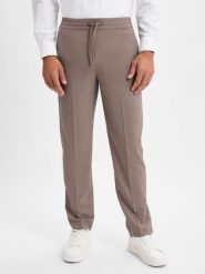 Lindbergh spodnie materiałowe Mężczyźni Sztuczne włókno beżowy, M. Brązowe spodnie materiałowe męskie Lindbergh, bez wzorów, z materiału, eleganckie. Za 329.95 zł.