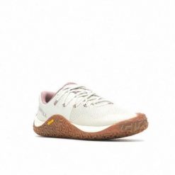 Buty do biegania damskie Merrell Trail Glove 7. Czerwone obuwie do biegania damskie MERRELL. Za 735.00 zł.