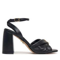 Sandały Steve Madden. Czarne sandały damskie Steve Madden, bez wzorów, bez obcasa, na słupku. Za 519.99 zł.