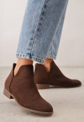 Ciemnobrązowe Botki Vices na Płaskiej Podeszwie Ozdobione Wycięciem Felirwen. Brązowe botki damskie Renee, z jeansu, eleganckie, bez obcasa, na płaskiej podeszwie, bez zapięcia. Za 119.99 zł.