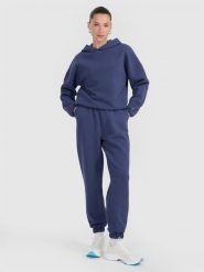 4F Spodnie dresowe z waflowej dzianiny damskie - granatowe M. Niebieskie spodnie dresowe damskie 4f, m, bez wzorów, z dresówki. Za 169.99 zł.