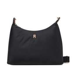 Torebka Tommy Hilfiger. Czarne torebki klasyczne damskie Tommy Hilfiger, bez wzorów, bez dodatków. Za 369.99 zł.