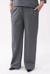 Eleganckie grafitowe spodnie Soft Comfort z kieszeniami PLUS SIZE XXL. Szare spodnie materiałowe damskie Moda Size Plus Iwanek, bez wzorów, z nylonu, biznesowe, plus size. W wyprzedaży za 159.90 zł.
