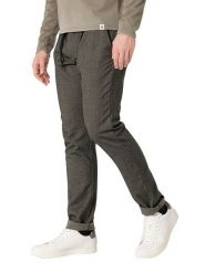 Timezone Spodnie chino "Charly" - Regular fit - w kolorze khaki rozmiar: W33/L32. Brązowe spodnie materiałowe męskie Timezone, bez wzorów. Za 117.73 zł.