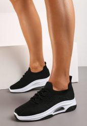 Czarne Wsuwane Buty Sportowe z Elastyczną Cholewką i Ozdobną Wstawką na Podeszwie Moonsara. Czarne obuwie treningowe damskie Born2be, na fitness i siłownię. Za 49.99 zł.