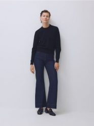 Sweter z wełny merino - czarny. Czarne swetry klasyczne damskie Reserved, l, z wełny, bez kołnierzyka. Za 229.99 zł.