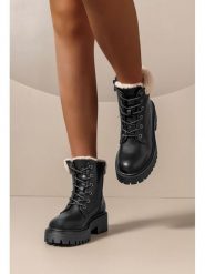 C'M Botki w kolorze czarnym rozmiar: 37. Czarne botki damskie C'M, bez obcasa, bez zapięcia. Za 152.99 zł.