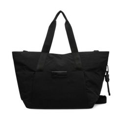 Torebka adidas. Czarne torebki klasyczne damskie Adidas, bez wzorów, bez dodatków. Za 349.99 zł.