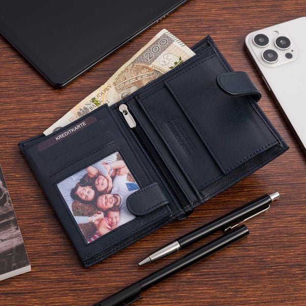 Męski portfel skórzany klasyczny granatowy pionowy Beltimore D49. Niebieskie portfele męskie bez wzorów. Za 44.91 zł.