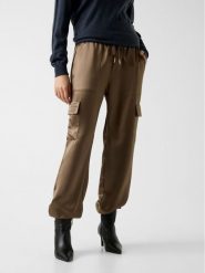 Guess Spodnie materiałowe 172809 Brązowy Slim Fit. Brązowe spodnie materiałowe damskie Guess, z aplikacjami, z materiału. Za 614.99 zł.