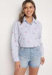 Niebiesko-Czerwona Koszula o Kroju Oversize w Paski Zdobiona Haftem w Serca Nitariena. Niebieskie koszule damskie Born2be, uniwersalny, z aplikacjami, z bawełny, biznesowe, bez kołnierzyka, bez ramiączek. Za 74.99 zł.